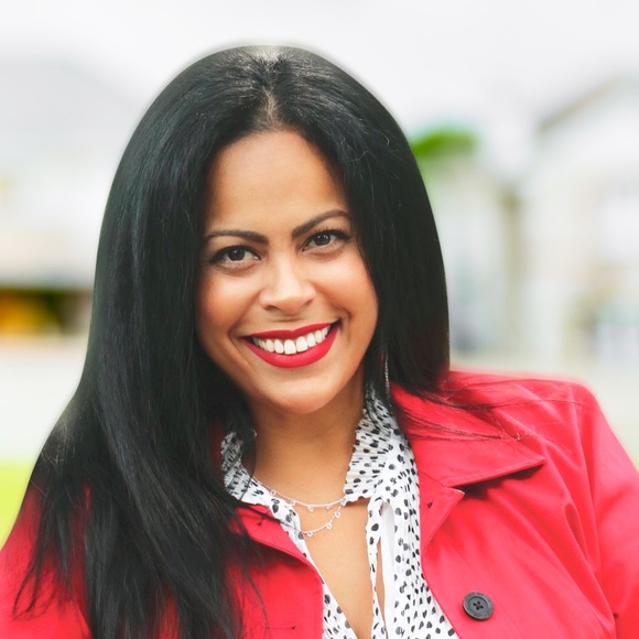 Meet your Posher, Denisse - Picture 1 of 1